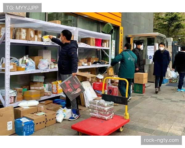 刚刷到萨卡下班照，穿得像邻家小哥，随手一掏那张账单把我劝退了