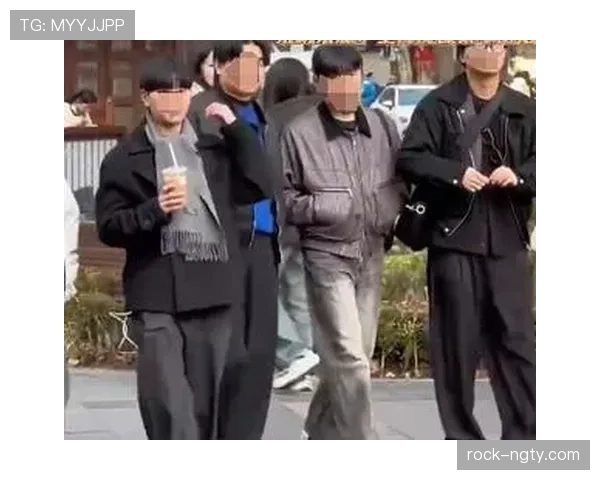 特雷·杨又买豪车了？这生活和我差了几十条街都不止啊…
