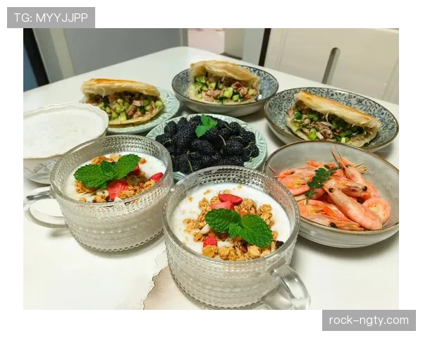 陶菲克又发一组奢华日常照，看到他早餐那张我立刻怀疑自己的人生选择